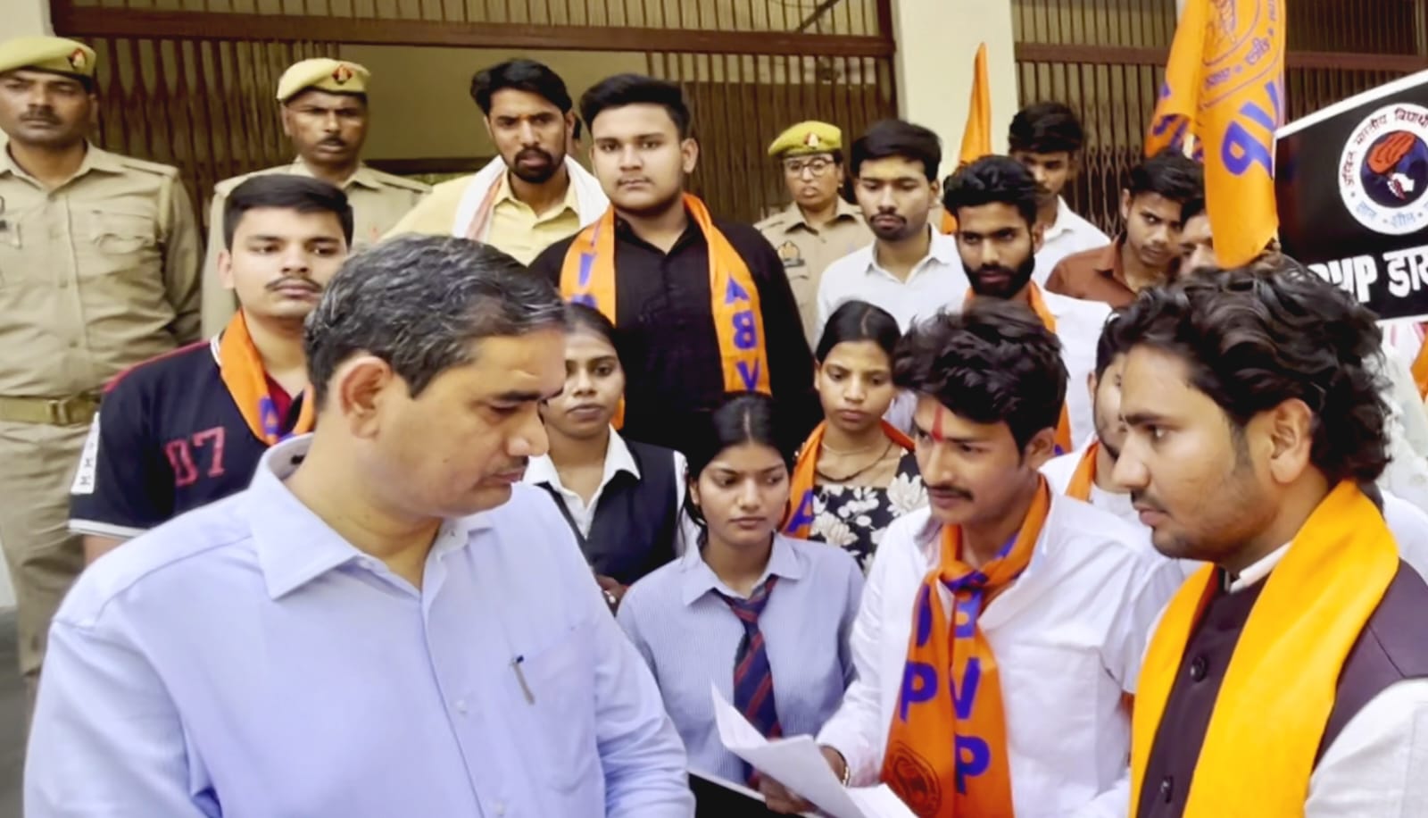 बिड़ला मंदिर के पास संचालित बालाजी मेमोरियल स्कूल में नाबालिग छात्रा के साथ हुए कथित अमानवीय व्यवहार